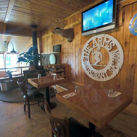 Pine Hill Arms Hotel מראה חיצוני תמונה