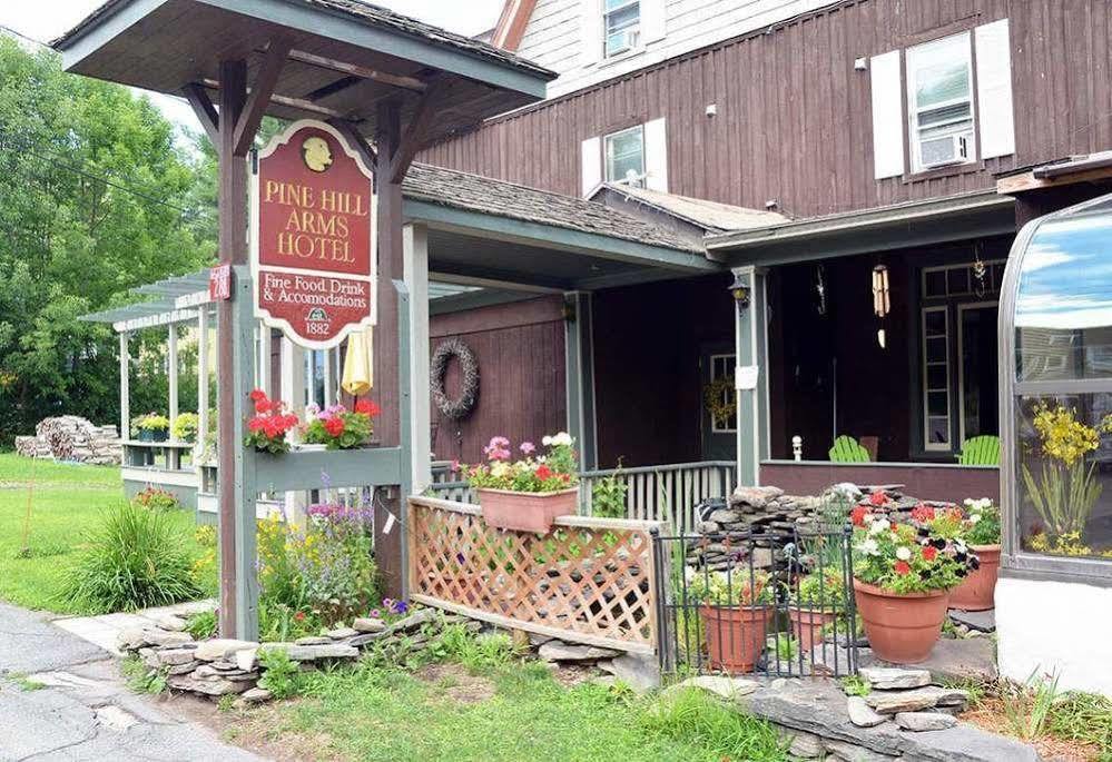 Pine Hill Arms Hotel מראה חיצוני תמונה
