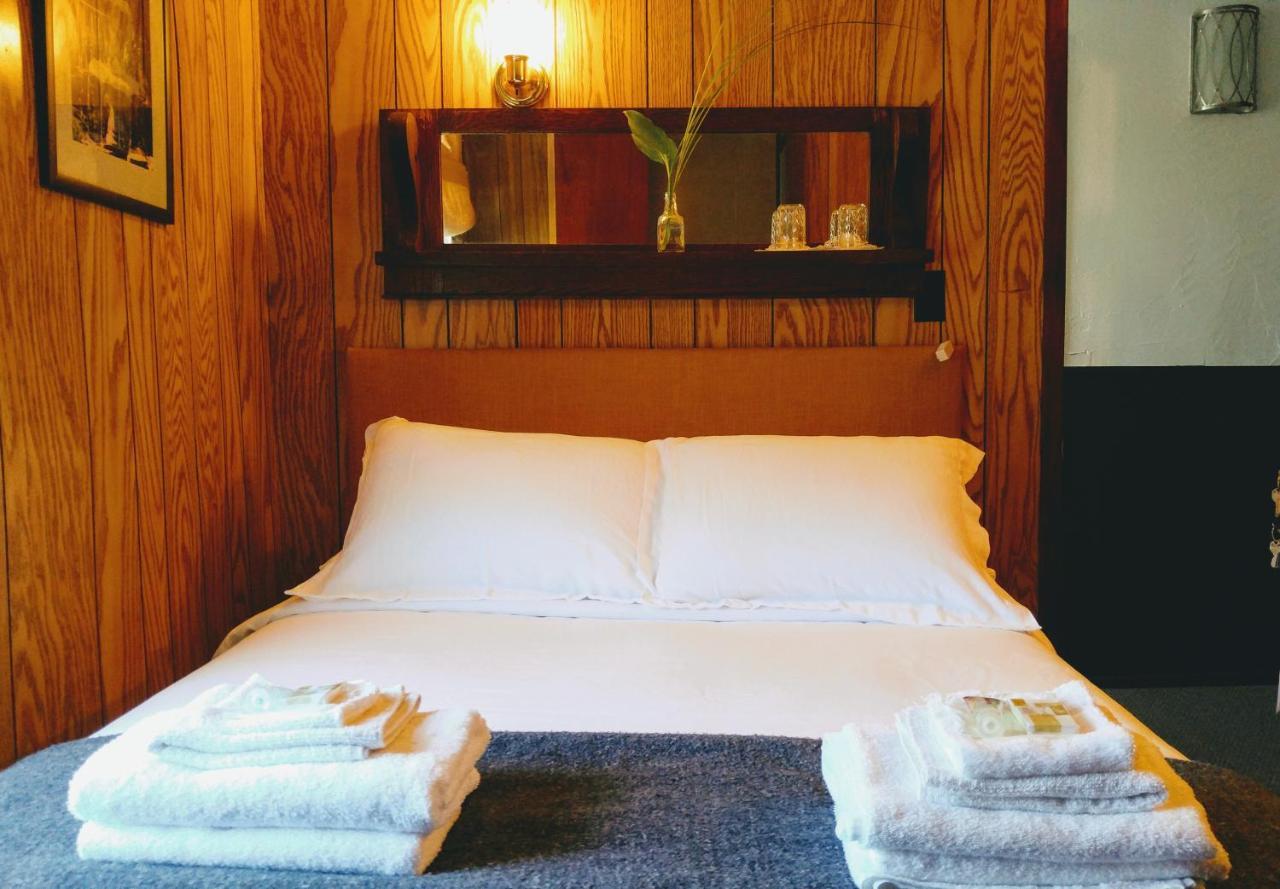 Pine Hill Arms Hotel מראה חיצוני תמונה