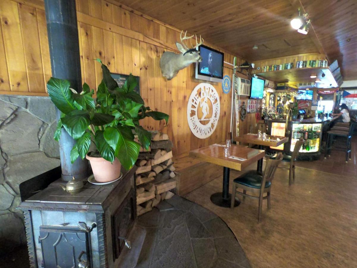Pine Hill Arms Hotel מראה חיצוני תמונה