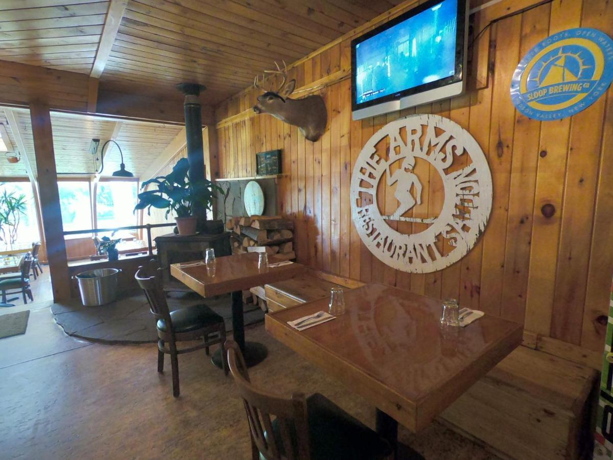 Pine Hill Arms Hotel מראה חיצוני תמונה